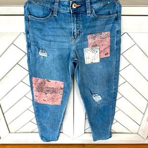 Abercrombie Kids High-Rise Mini Mom Jean, size 11/12.